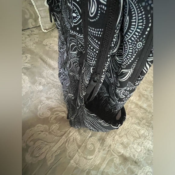 VERA BRADLEY BACKPACK - Picture 4 of 12